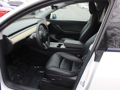 Used 2021 Tesla Model Y Long Range image 11