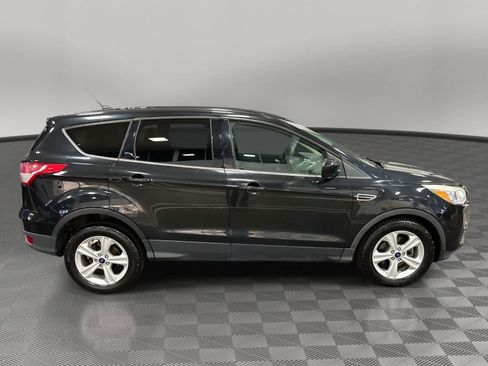 Used 2015 Ford Escape SE image 2