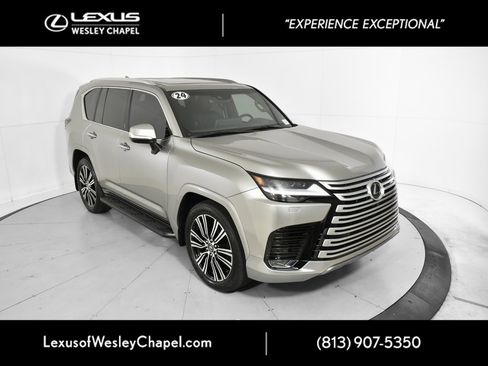 Used 2024 Lexus LX 600 4WD w/ Luxury Package image 2