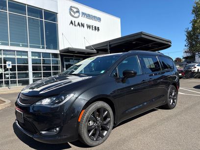 Used 2018 Chrysler Pacifica Touring-L w/ Premium Audio Group