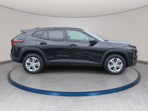 Used 2024 Chevrolet Trax LS FWD image 4