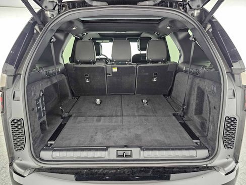 Certified 2024 Land Rover Discovery Dynamic SE image 16