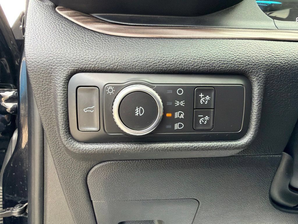 Used 2021 Ford Explorer Limited w/ Equipment Group 301A AWD/4WD image 19