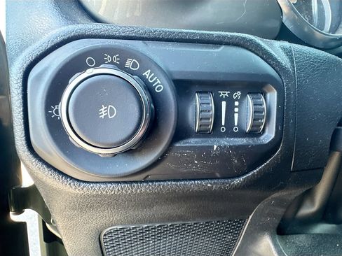 Used 2022 Jeep Wrangler Unlimited Sahara w/ Cold Weather Group AWD/4WD image 11