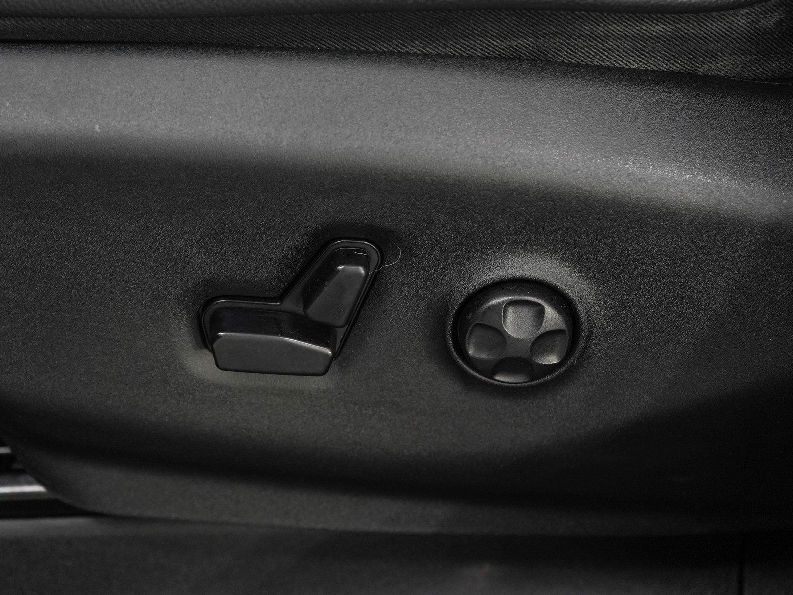 Used 2019 Chrysler Pacifica Touring-L Plus w/ Advanced Safetytec Group FWD image 25