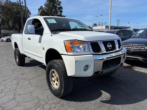 Used 2004 Nissan Titan SE image 1