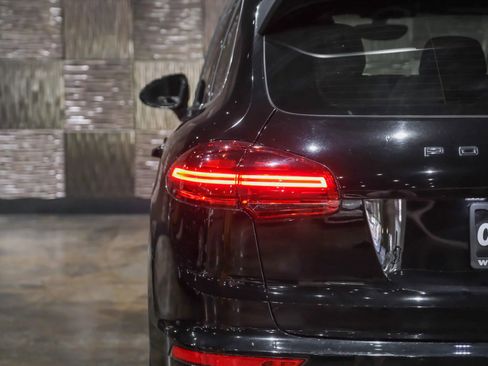 Used 2018 Porsche Cayenne AWD/4WD image 45