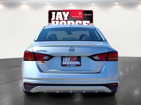 Used 2025 Nissan Altima 2.5 SV FWD image 6
