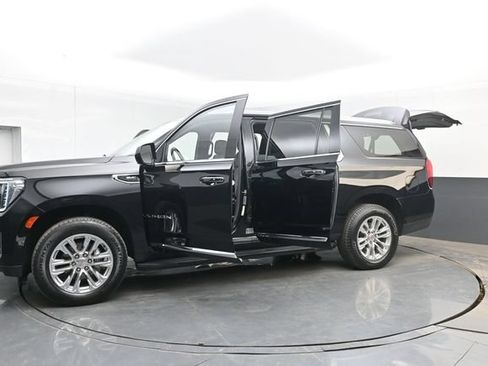 Used 2023 GMC Yukon XL SLT AWD/4WD image 56