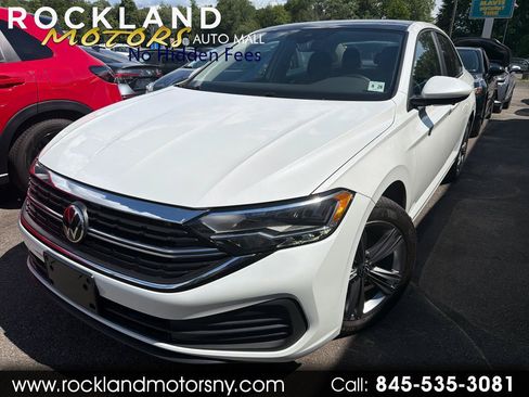 Used 2023 Volkswagen Jetta SE w/ Panoramic Sunroof Package FWD image 1