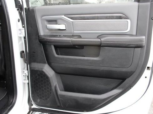 Used 2021 RAM 3500 Big Horn image 31