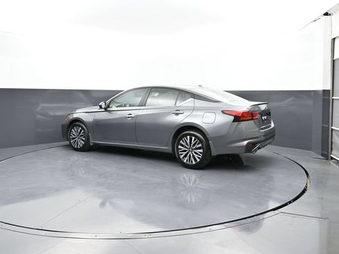 Certified 2023 Nissan Altima 2.5 SV w/ SV Premium Package AWD/4WD image 3