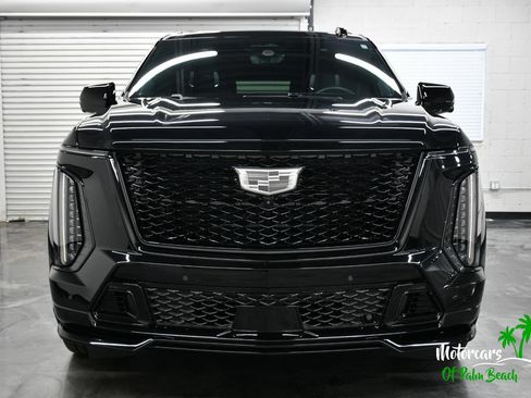 Used 2026 Cadillac Escalade ESV V w/ LPO, ONYX Package AWD/4WD image 24