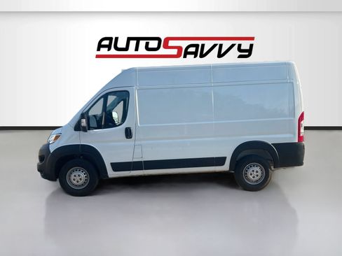 Used 2024 RAM ProMaster 2500 w/ Convenience Group FWD image 4