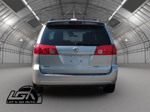 Used 2009 Toyota Sienna FWD image 4