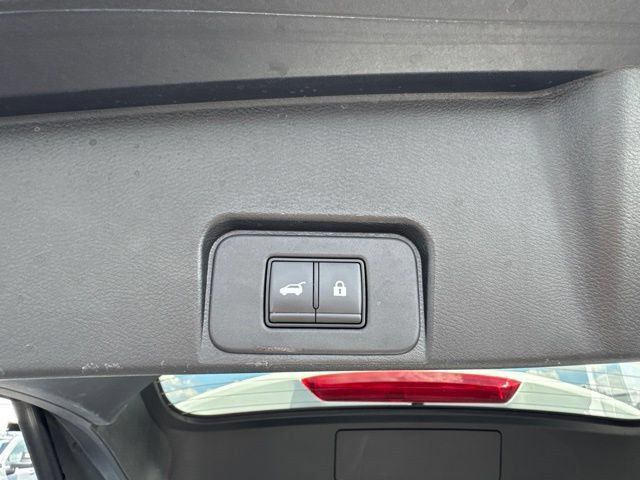 Used 2024 Nissan Rogue SV AWD/4WD image 6