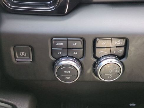 Used 2022 GMC Sierra 1500 AT4 w/ AT4 Premium Package AWD/4WD image 21
