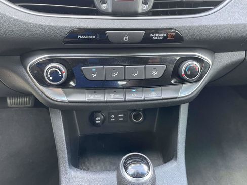 Used 2020 Hyundai Elantra GT FWD image 27
