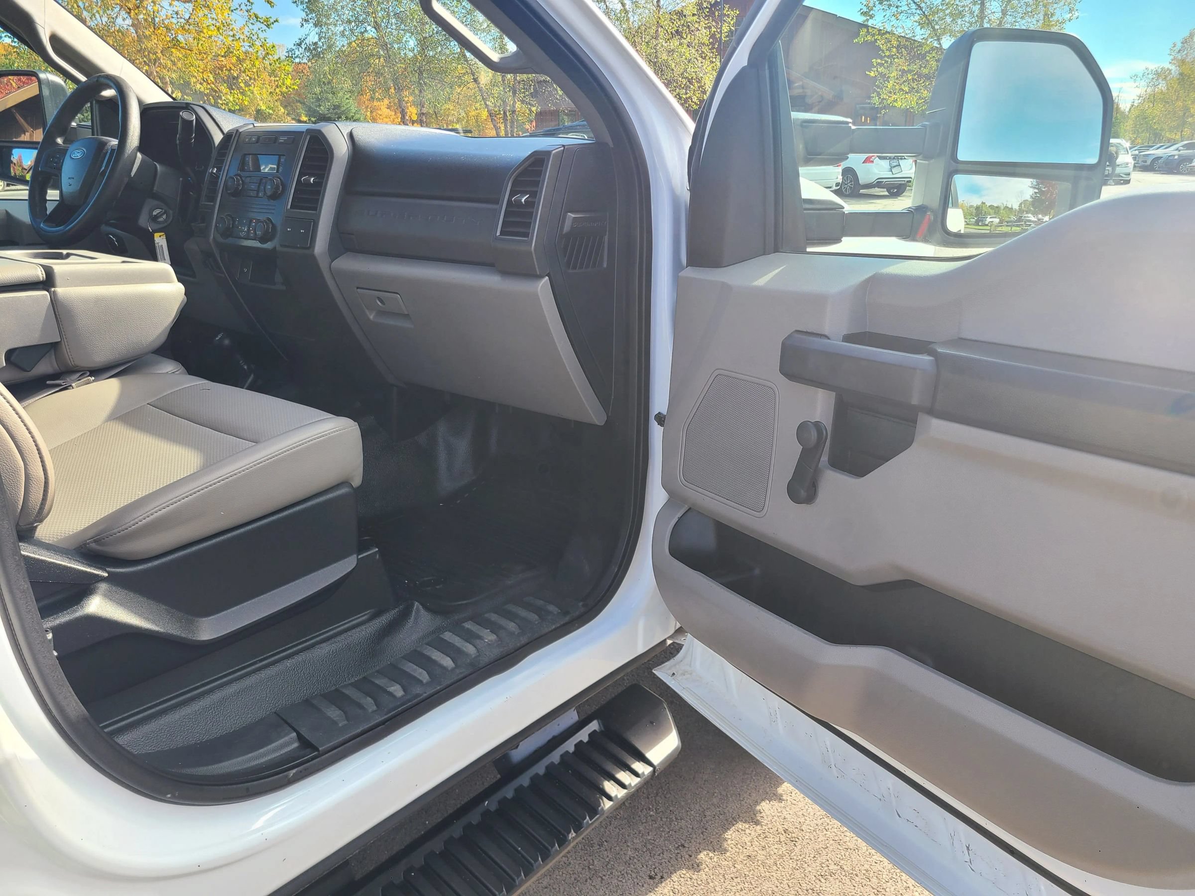 Used 2017 Ford F350 XL w/ Snow Plow/Camper Package AWD/4WD image 30