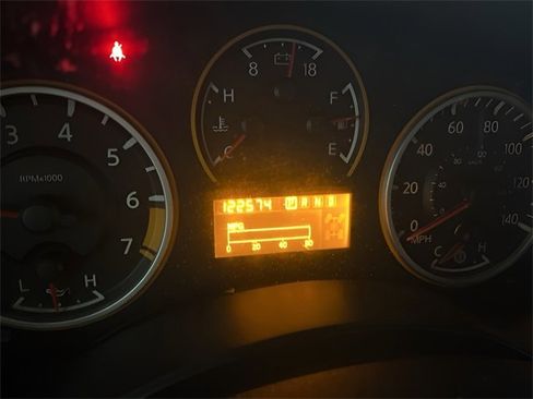 Used 2015 Nissan Titan SV image 17