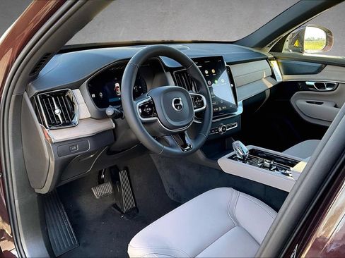 New 2026 Volvo XC90 B5 Plus w/ Protection Package Premier AWD/4WD image 7