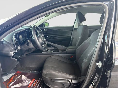 Used 2022 Hyundai Elantra SEL w/ Convenience Package FWD image 12