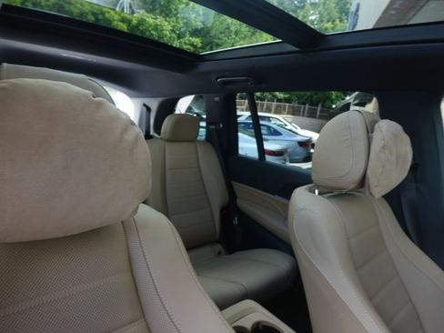 Used 2025 Mercedes-Benz GLS 450 4MATIC image 12