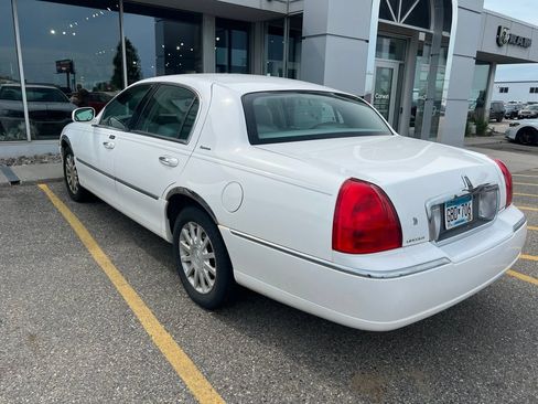 Used 2006 Lincoln Town Car Signature RWD image 4