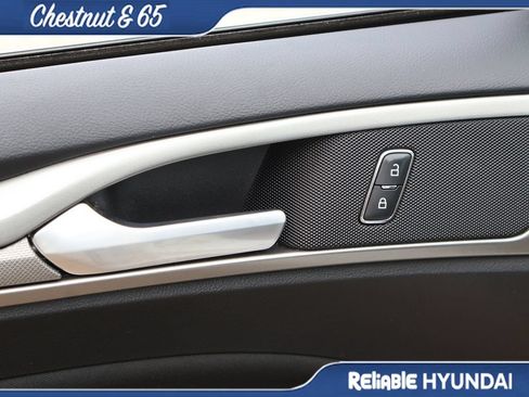 Used 2018 Ford Fusion SE w/ Fusion SE Technology Package FWD image 22