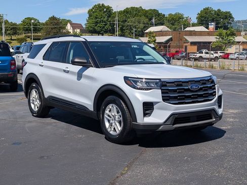 New 2026 Ford Explorer Active RWD image 3