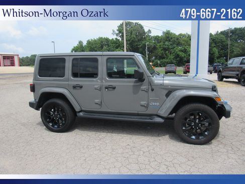 Used 2022 Jeep Wrangler Unlimited Sahara w/ Cold Weather Group AWD/4WD image 18