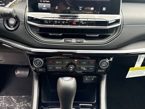 New 2026 Jeep Compass Limited image 25