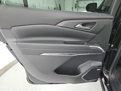 Used 2026 Chevrolet Traverse High Country FWD image 37
