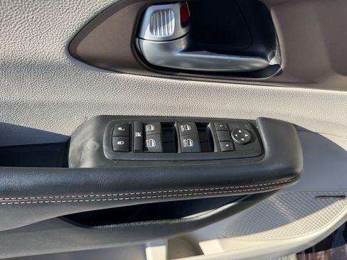 Used 2017 Chrysler Pacifica Touring-L Plus w/ Advanced Safetytec Group image 17