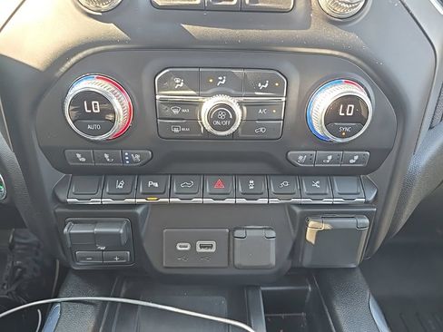 Used 2021 GMC Sierra 3500 Denali w/ Denali Ultimate Package AWD/4WD image 28