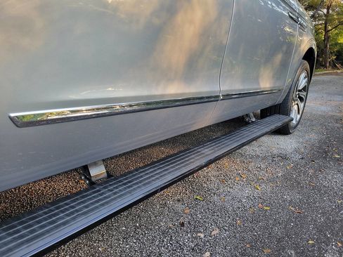 Used 2024 Lincoln Navigator L Premiere 4x4 4dr SUV image 19