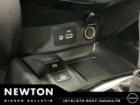 Used 2019 Nissan Rogue SV w/ Sun & Sound Touring Package FWD image 27