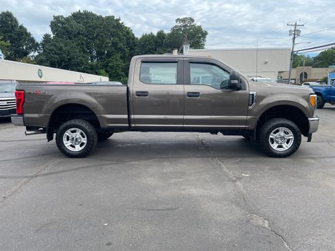Used 2017 Ford F250 XL w/ Power Equipment Group AWD/4WD image 6