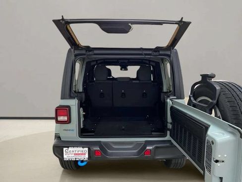 Used 2024 Jeep Wrangler Unlimited AWD/4WD image 93