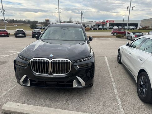 Used 2023 BMW X7 xDrive40i w/ Premium Package image 9