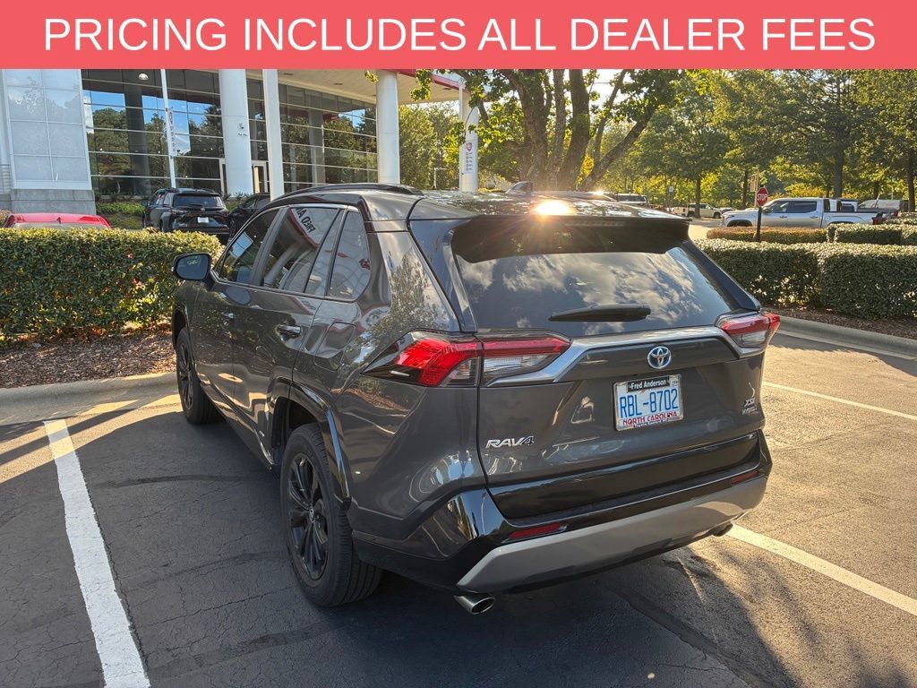 Used 2022 Toyota RAV4 XSE AWD/4WD image 7