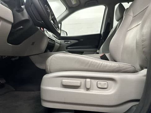 Used 2020 Honda Pilot Touring image 27