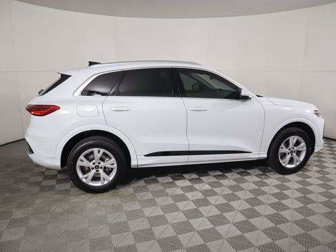 Used 2025 Audi Q5 Premium w/ Convenience Package image 4