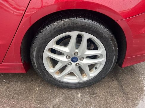 Used 2015 Ford Fusion SE image 9
