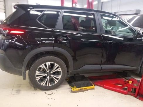 Used 2022 Nissan Rogue SV image 11