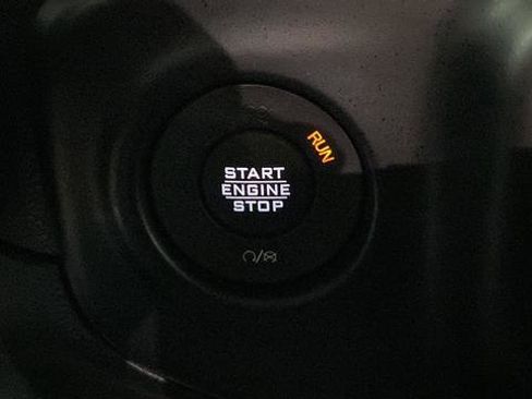 Used 2020 Jeep Wrangler Unlimited Sahara AWD/4WD image 21