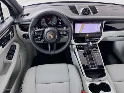 Certified 2026 Porsche Macan AWD/4WD image 25