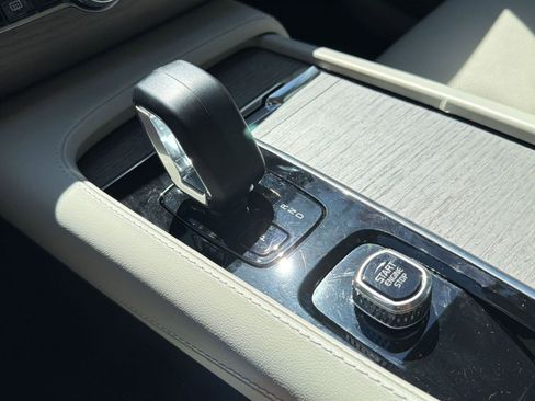 Used 2023 Volvo XC90 B6 Plus w/ Protection Package Premier image 18