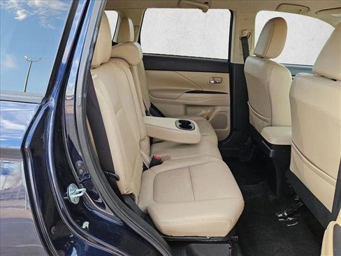 Used 2016 Mitsubishi Outlander SE image 19