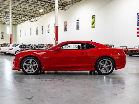 Used 2010 Chevrolet Camaro SS w/ RS Package RWD image 2